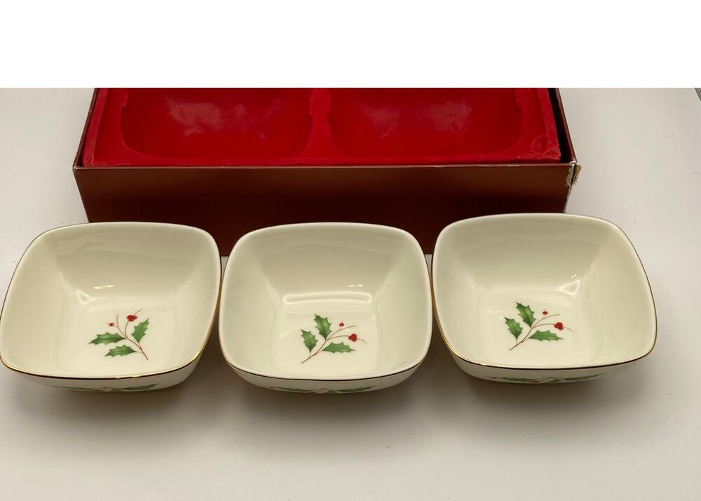 Lenox Holiday Christmas Holly Berry Dipping Bowls Set of 3 in Original Box